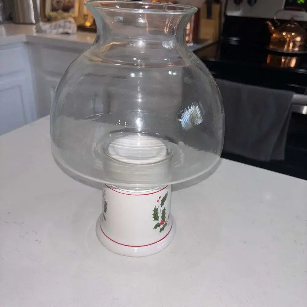 Vintage Classique Christmas Hurricane Lamp Jay Import Co Japan 14-7979